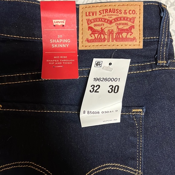 Levi's Denim - NWT Levi’s 32 x 30 Dark